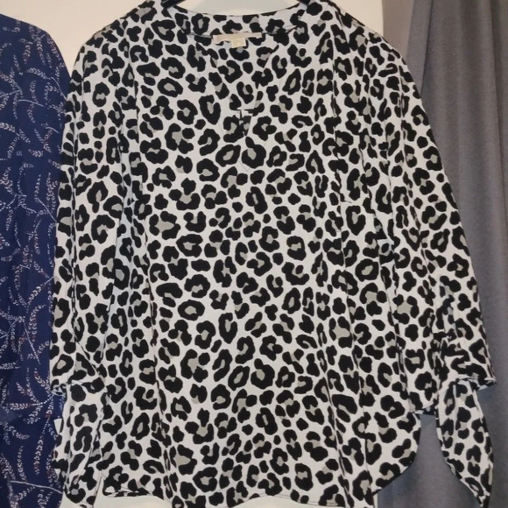 3 MICHAEL‎ KORS Tops Black Purple Paisley Animal Blouse Zip Long Sleeve Shirt M